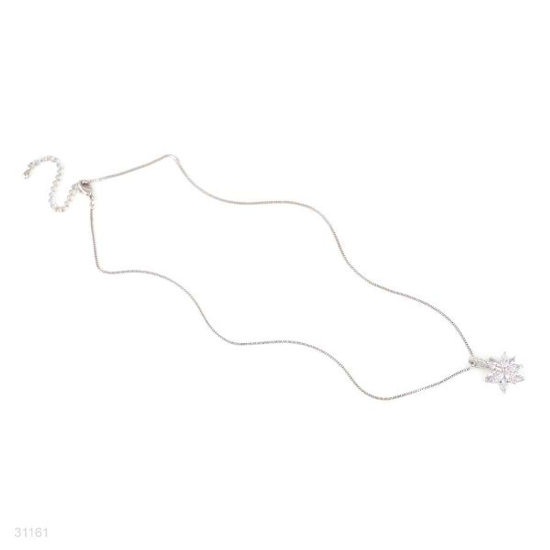 entrancing flower silver necklace
