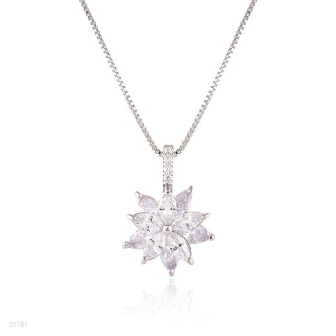entrancing flower silver necklace